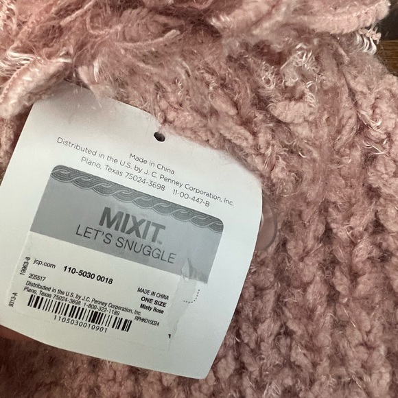 Pink misty rose Beanie with Pom Pom NWT - Picture 4 of 4